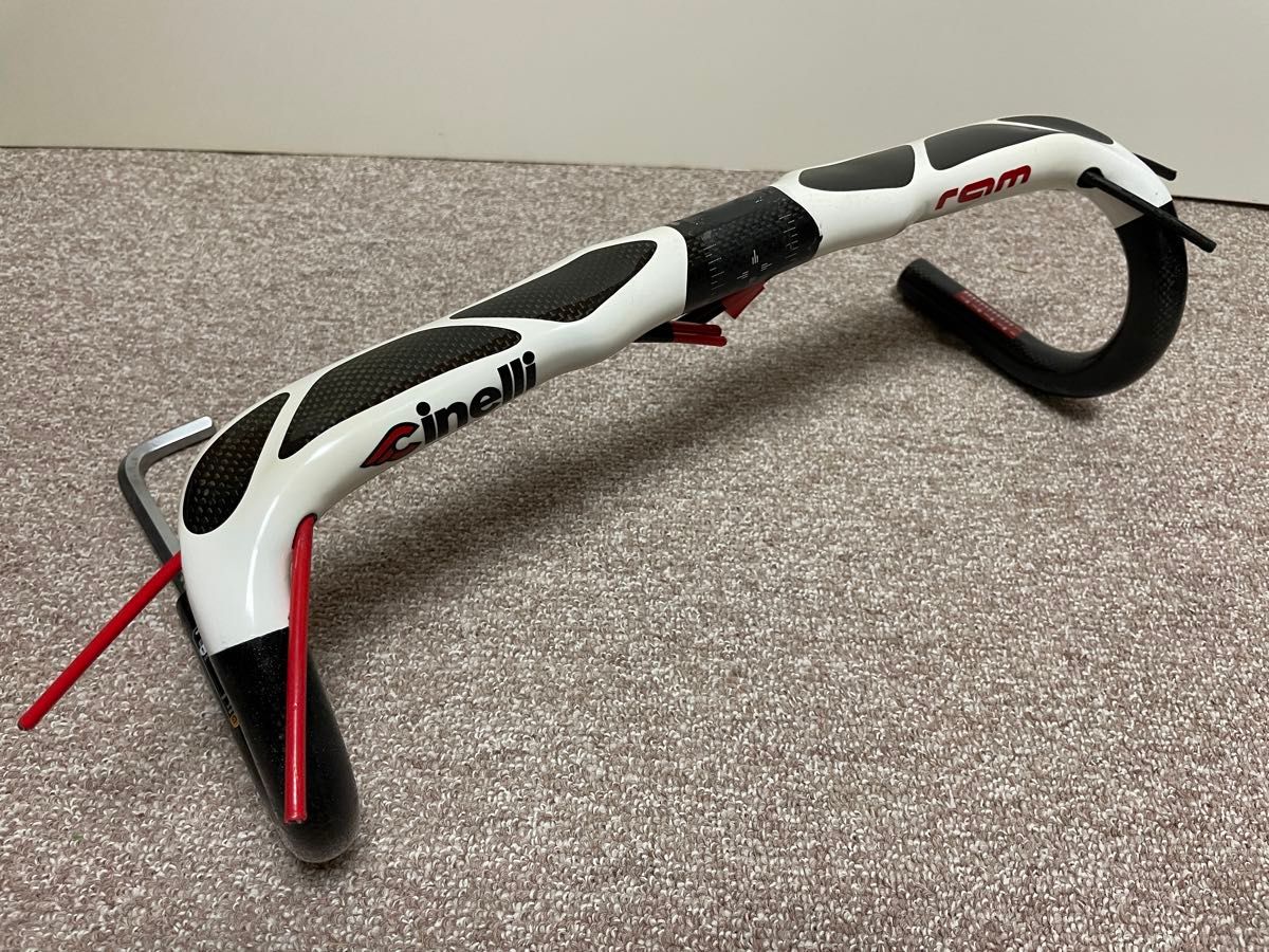 Cinelli (チネリ) RAMラムホワイト カーボンハンドル 420mm Cinelli (チネリ) RAMラムホワイト カーボンハンドル 420mm