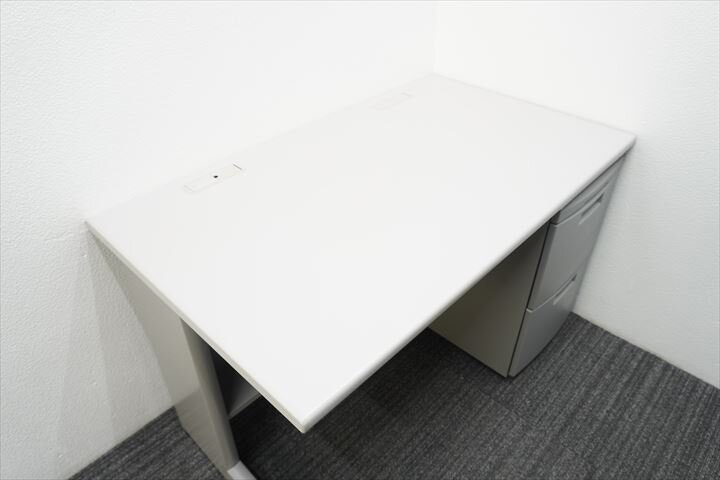 [ б/у ]ito-kiCZ с ящиками с одной стороны стол 127 под ногами полки есть A4×2 уровень 