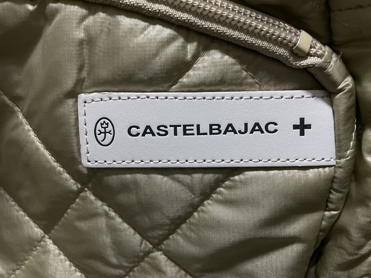 極美品 CASTELBAJAC カステルバジャック ショルダーバッグ 肩掛け 斜め掛け クロスボディ キルティング 家紋 ロゴ サコッシュ ナイロン_画像5