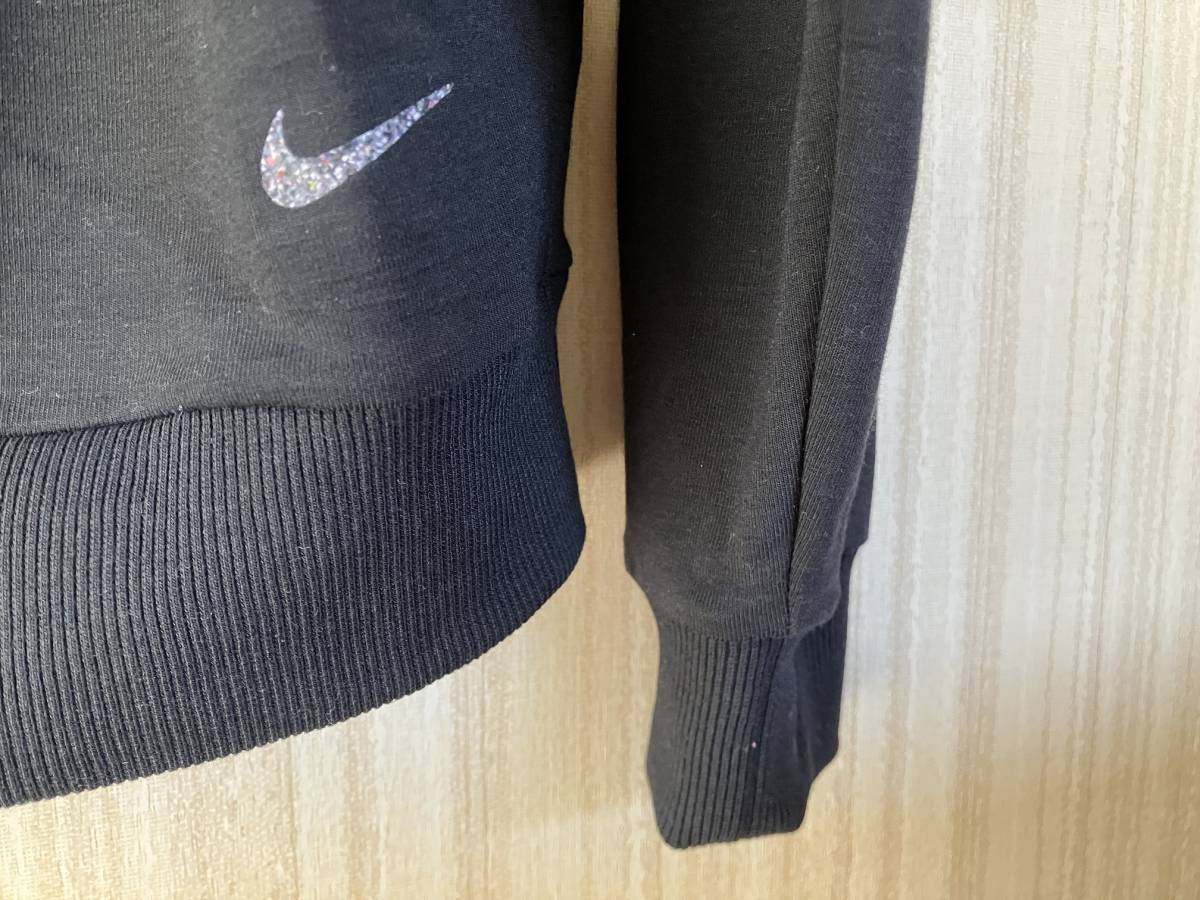 ♪新品タグ付 ナイキNIKE 背面スリットデザイン 軽量スウェットトレーナー 定価9,130円 黒 L　ジャージ ヨガ_画像3