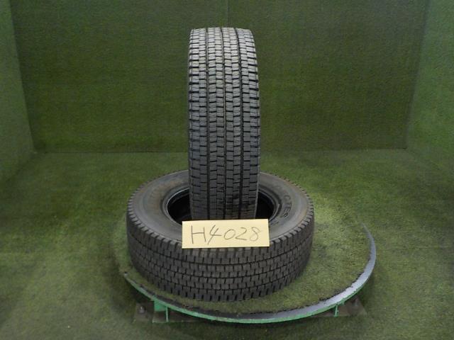 中古 タイヤ 2本 冬 295/70R22.5 151/148J ダンロップ SP001 2021年 チューブレス 約9分山 個人宅発送不可_画像2