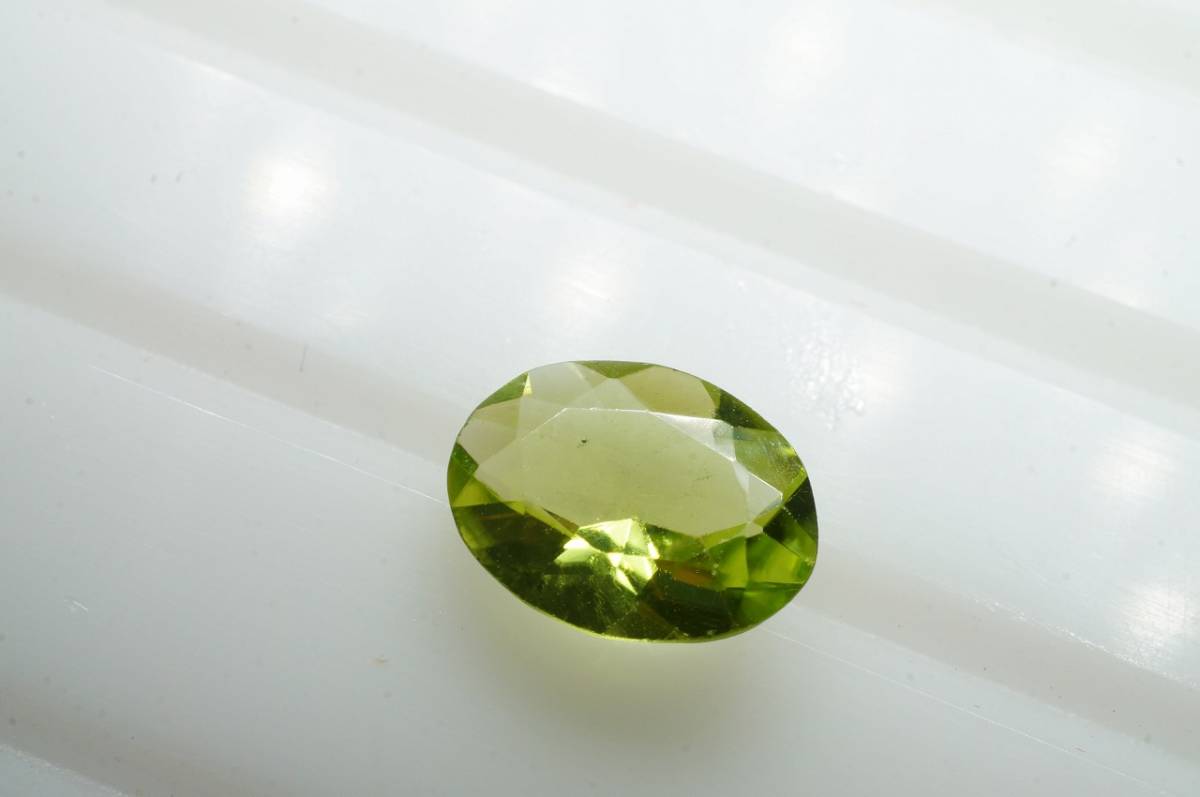 【限定特別即決価格】高級宝飾品用ルース ミャンマー（モゴテ）産 ペリドット 1.32ct ジュエリー上質カットルース鮮やかで優美なグリーン！の画像4