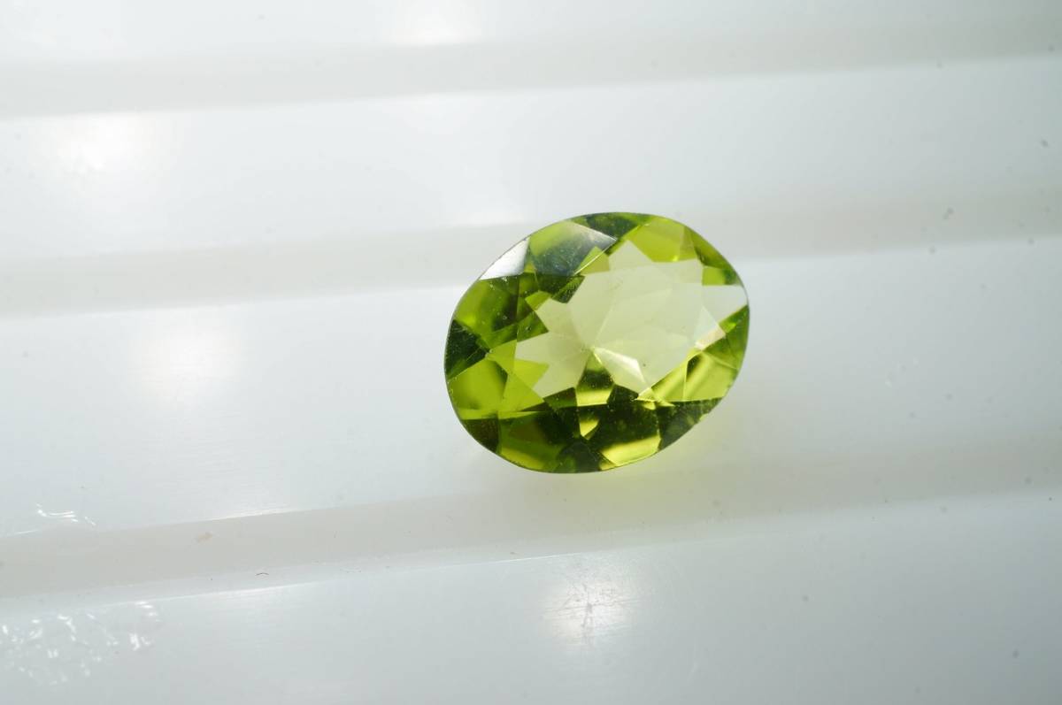 【限定特別即決価格】高級宝飾品用ルース ミャンマー（モゴテ）産 ペリドット 1.32ct ジュエリー上質カットルース鮮やかで優美なグリーン！の画像1