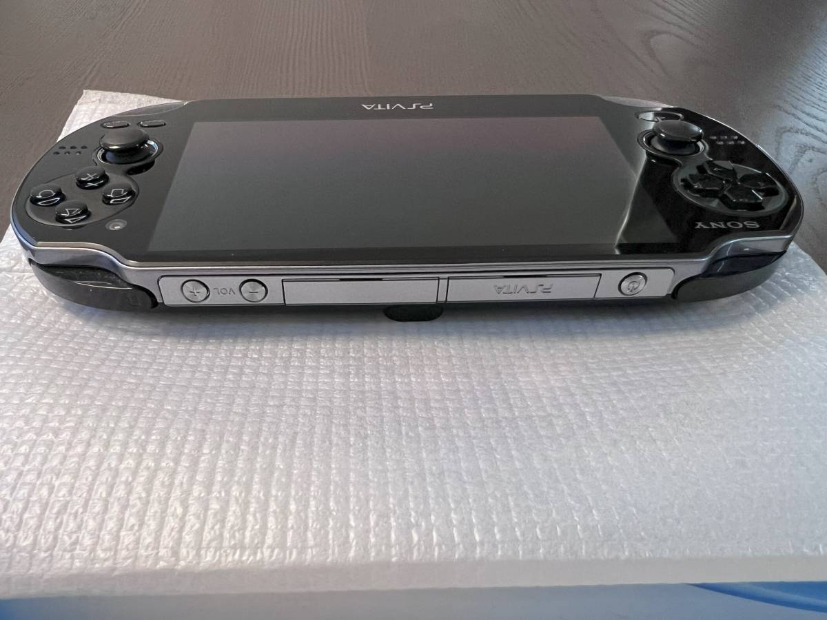 【送料無料】 PlayStation Vita 3G/Wi-Fiモデル (PCH-1100 AB01)_画像4