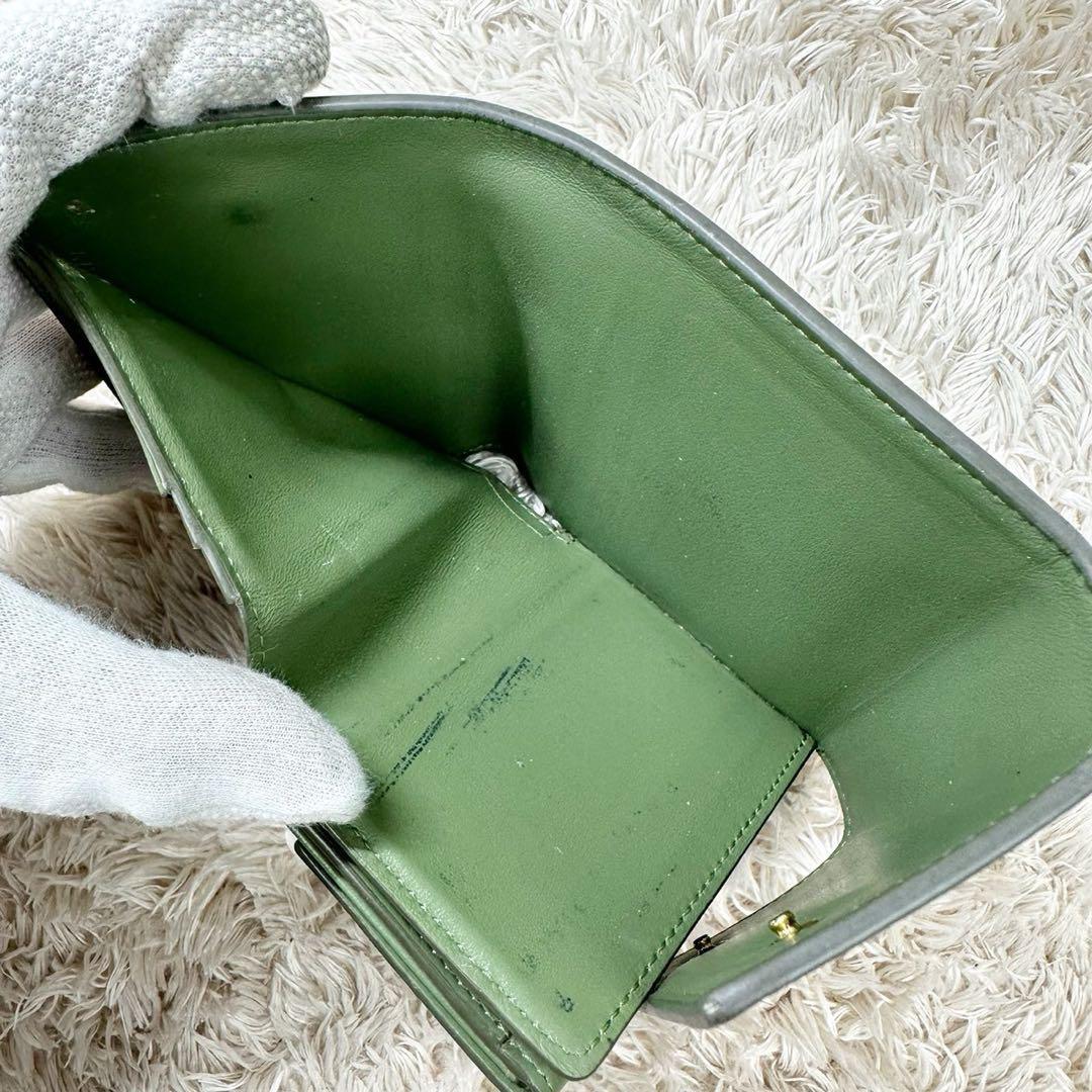 美品】セリーヌ 三つ折り財布 深緑 ダークグリーン Wホック 美品】セリーヌ 三つ折り財布 深緑 ダークグリーン Wホック