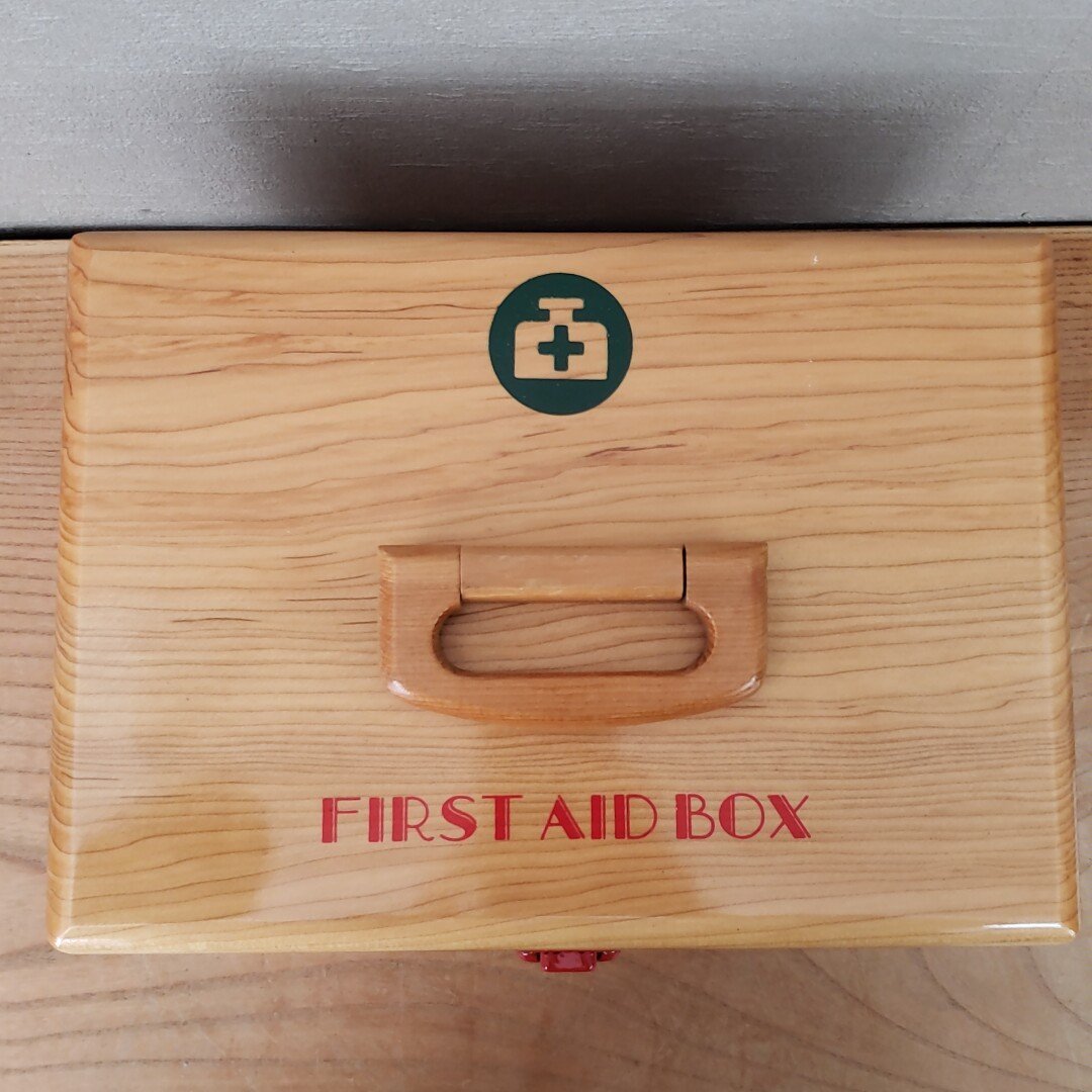  first-aid kit medicine box medicine retro Showa era beautiful goods wooden first aid box storage sticking plaster home use properties [80n111]