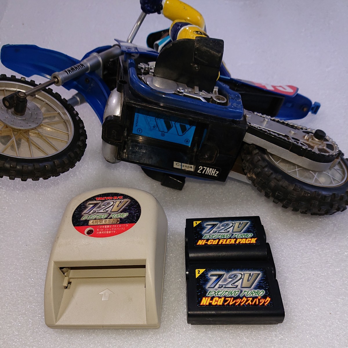 ラジコン バイク モトクロス YAMAHA YZ 250 動作未確認 TAIYO RC 4時間充電器 タイヨー_画像5