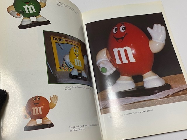 The Collector's World of M&M's エムアンドエムズ 洋書 A Schiffer Book for Collector's 展示未使用品_画像7
