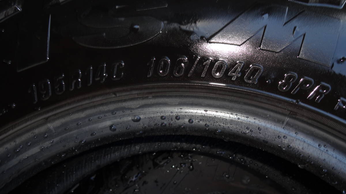 マッドタイヤ 195R14 8PR MT-764 ブラックサイドウォール MAXXIS BIGHORN ビッグホーン　４本中古美品_画像5