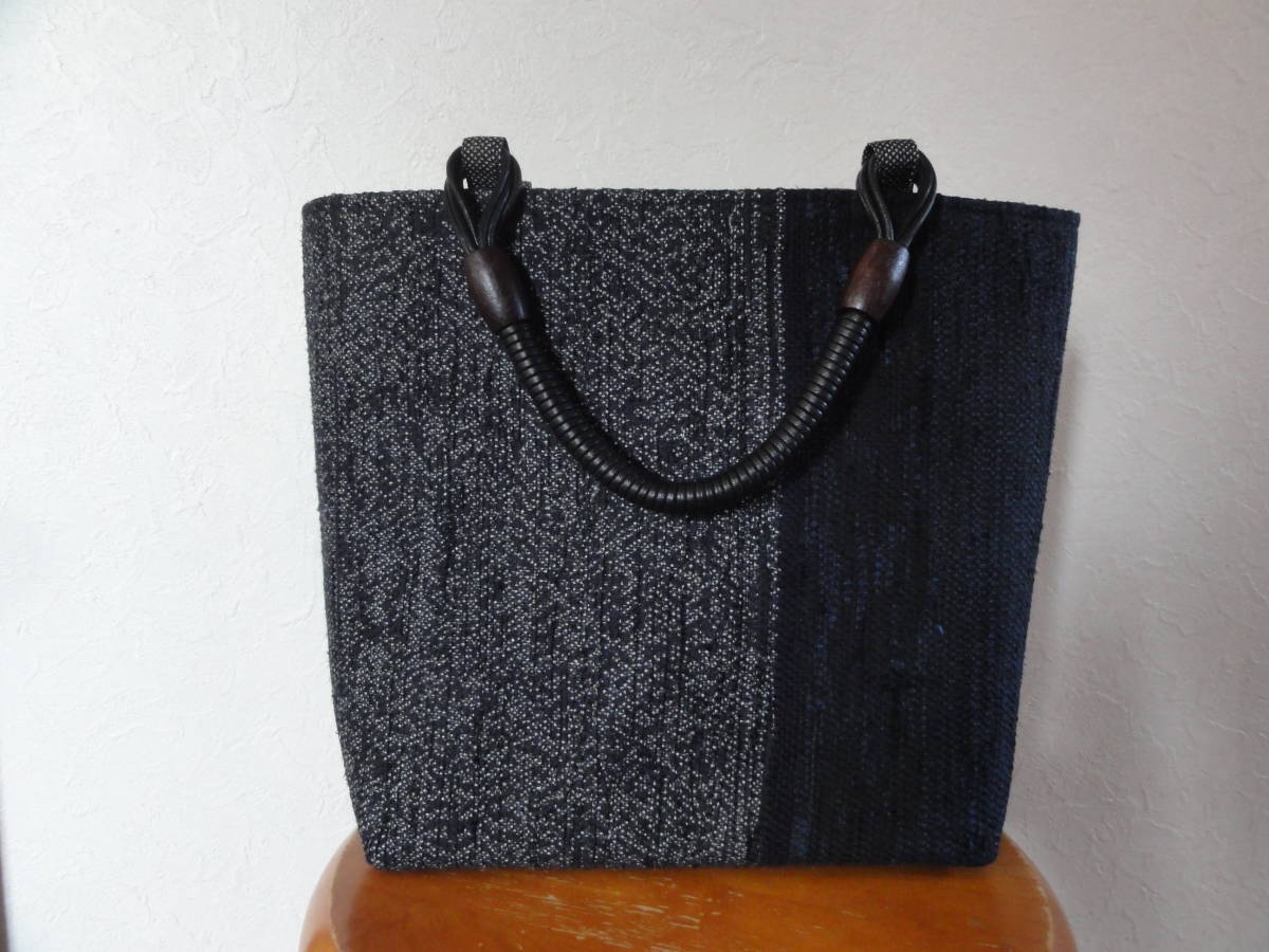 古布で裂織り★ぴりかの裂き織りバッグ★泥大島紬・大きめ・シックな色合い・ツートン_シックな色合いの裂き織バッグです