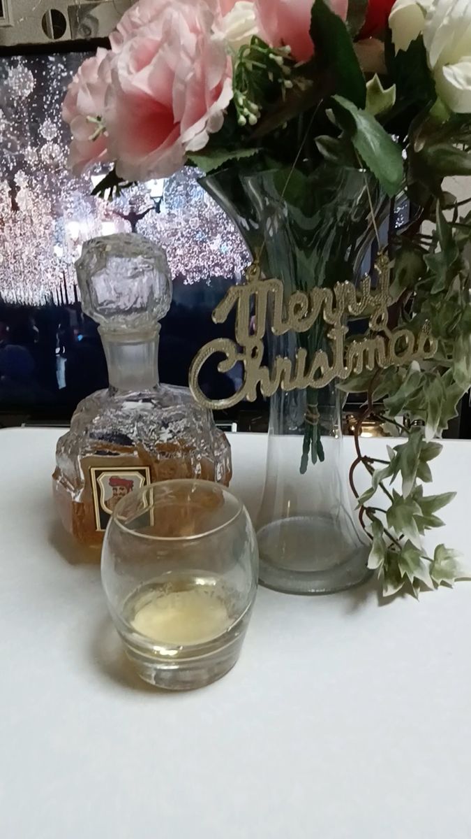 変形花瓶と造花とをセットで。心が和む お部屋のインテリア、テーブルの上などに。