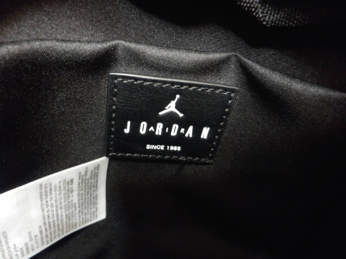 新品 販売店舗限定 タグ付き JORDAN BRAND MONOGRAM MINI MESSENGER BAG DK SMOKE GREY ジョーダン モノグラムメッセンジャーバッグ 正規品の画像6