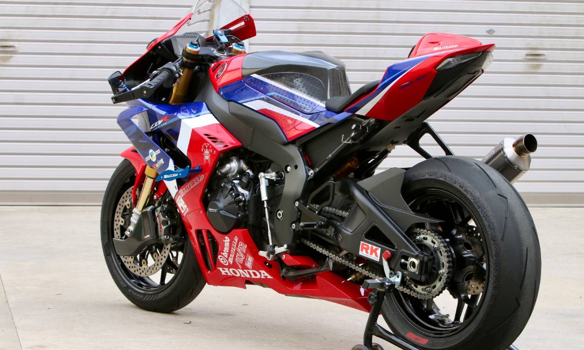 CBR1000RR-R（SC82）用インナーフェンダーカバーtype2_画像3