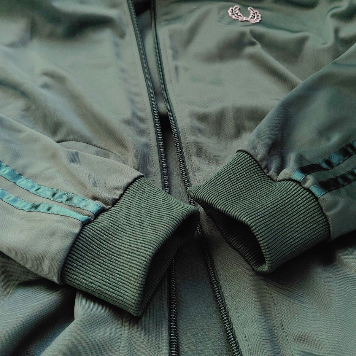 FRED PERRY ジャージ オリーブグリーン Mサイズ - トップス FRED PERRY ジャージ オリーブグリーン Mサイズ - トップス