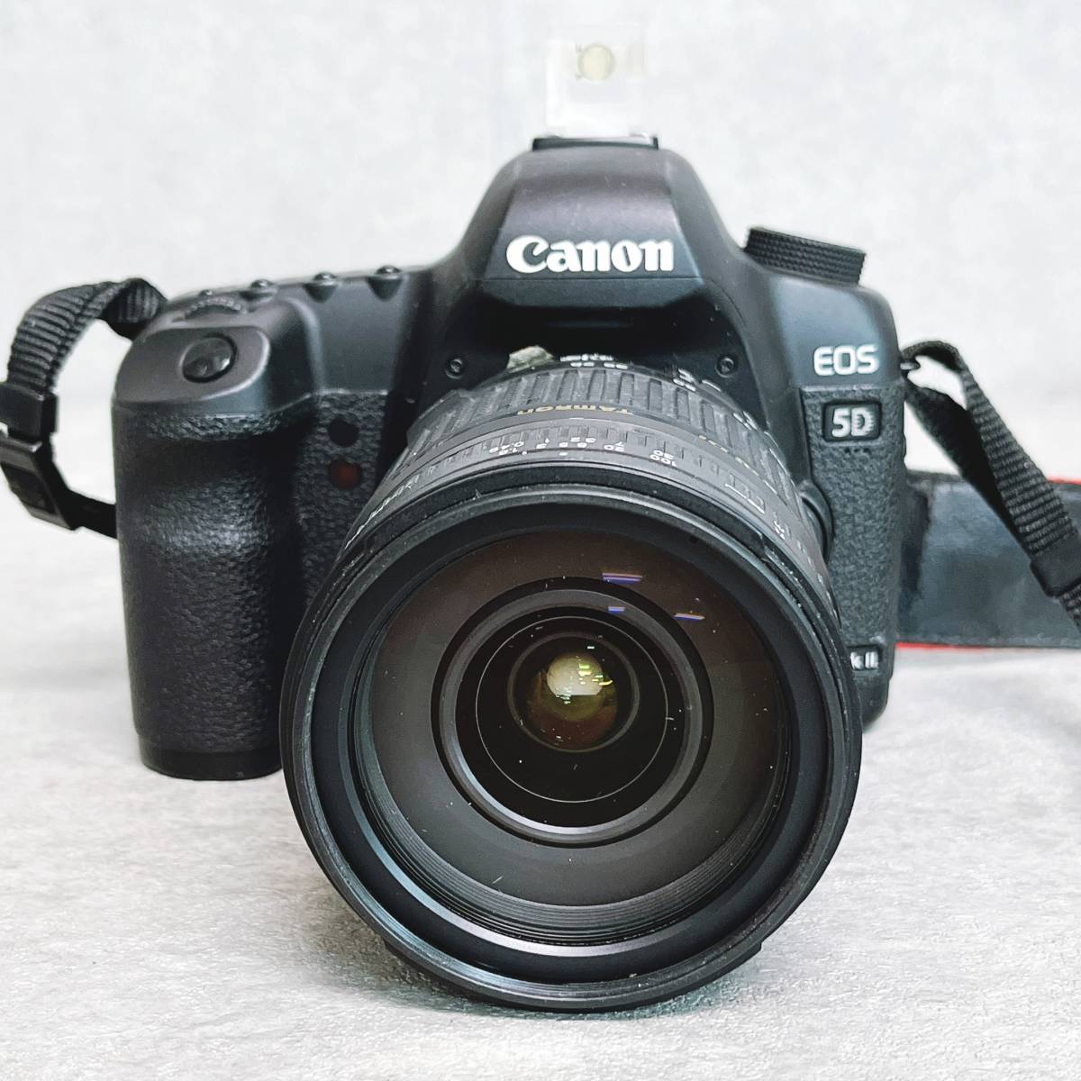 ■キャノン EOS 5D MarkII デジタル一眼レフカメラ ラバーフード 純正ストラップ付き（TAMRON AF 28-300㎜ 1：3.5-6.3 MACRO Φ67） _画像2