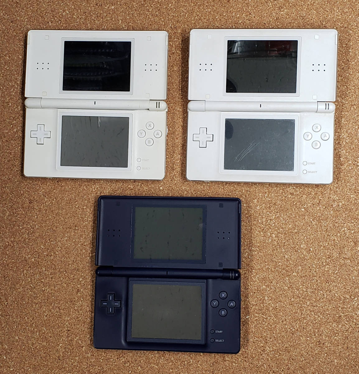 送料無料！【ジャンク】ニンテンドーDS lite 本体 3台 ＆DS Lite 用 ACアダプター 1個 セット Nintendo_画像3