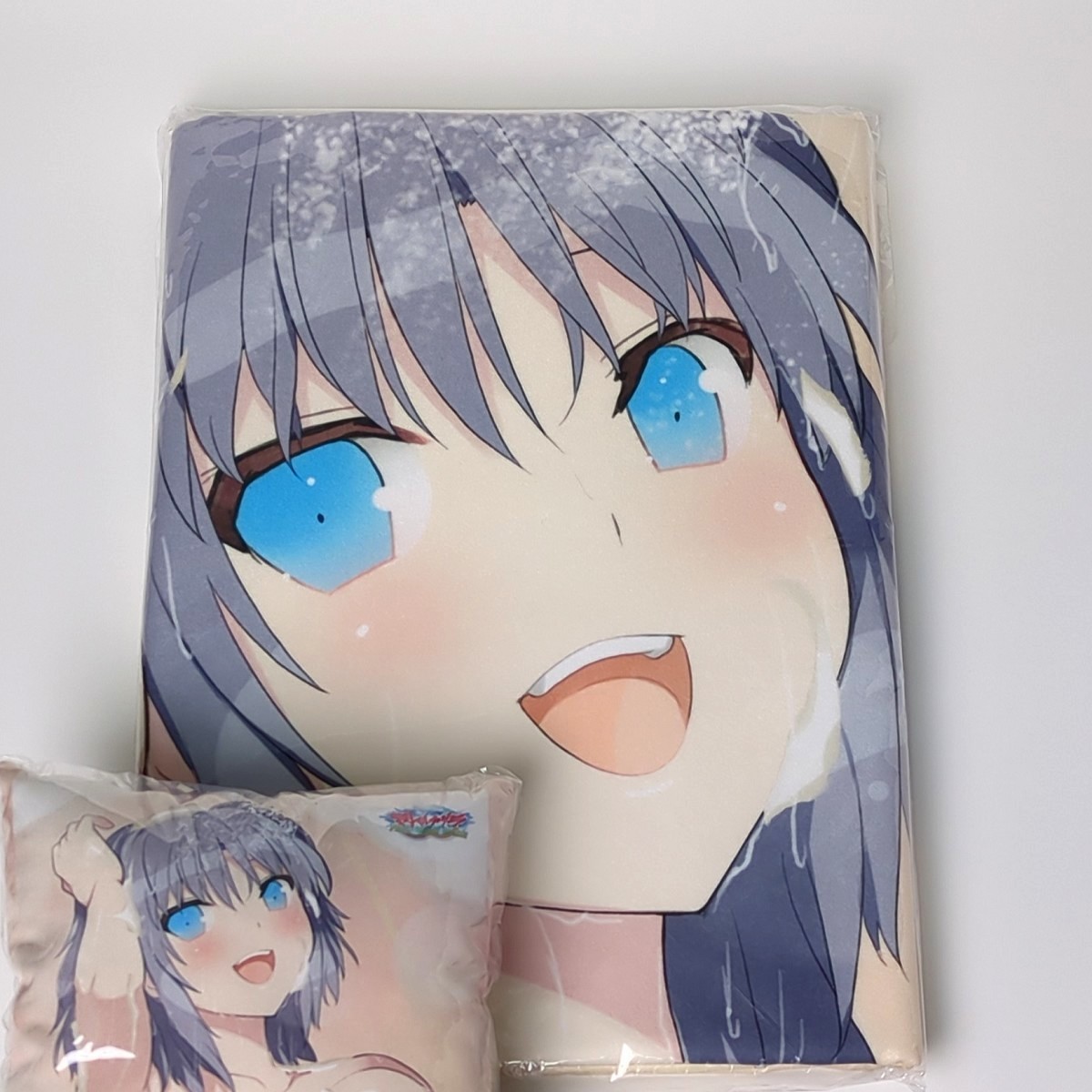  Senran Kagura PEACH BEACH SPLASH snow Izumi & four season .. under .. extra-large bath towel Mini cushion attaching regular goods 