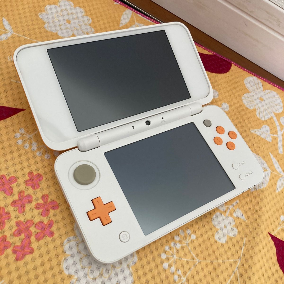 任天堂 New Nintendo 2DS LL オレンジ×ホワイト ニンテンドー2DSLL