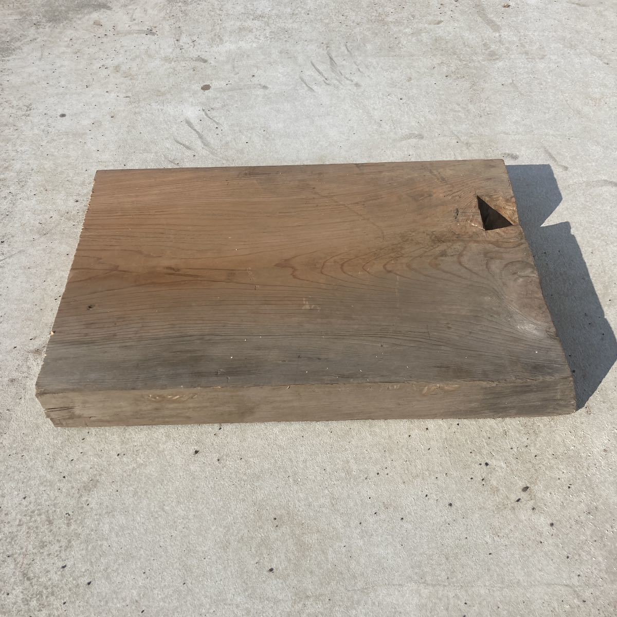 松の1枚板　厚み7cm　DIY 木工 天然木 工作　古材　　リメイク　銘木 材 蔵の屋根材_画像1