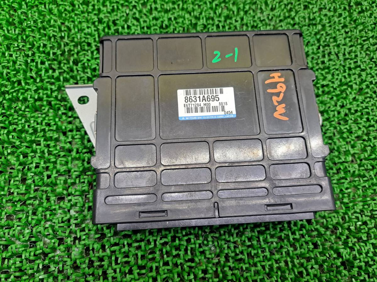 送料520円　三菱 トッポ H82A エンジンコンピューター ECU 8631A695 E6T71284_画像3