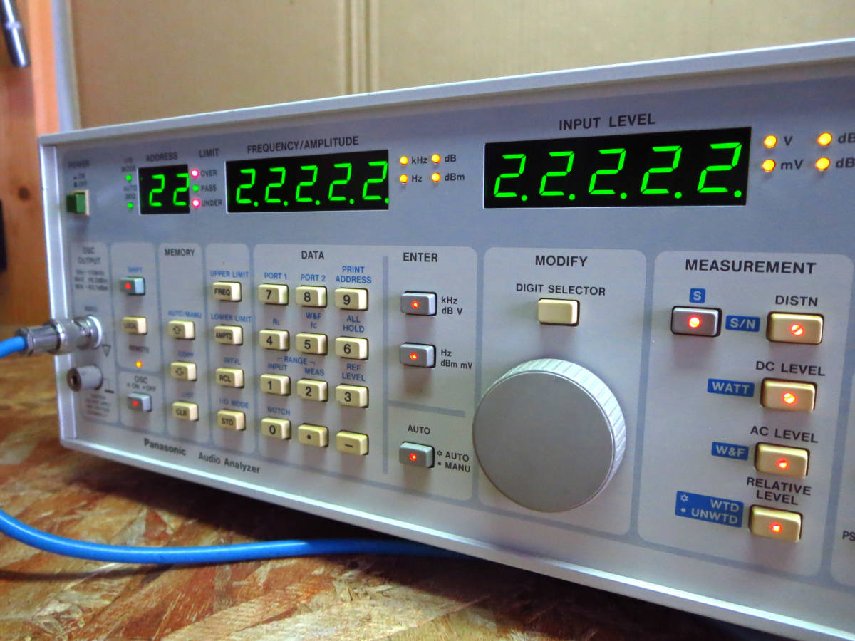☆ Panasonic製 Audio Analyzer オーディオアナライザ VP-7723A 点検・整備・調整済み（特別仕様)_フロント左 (LED点灯テスト中)