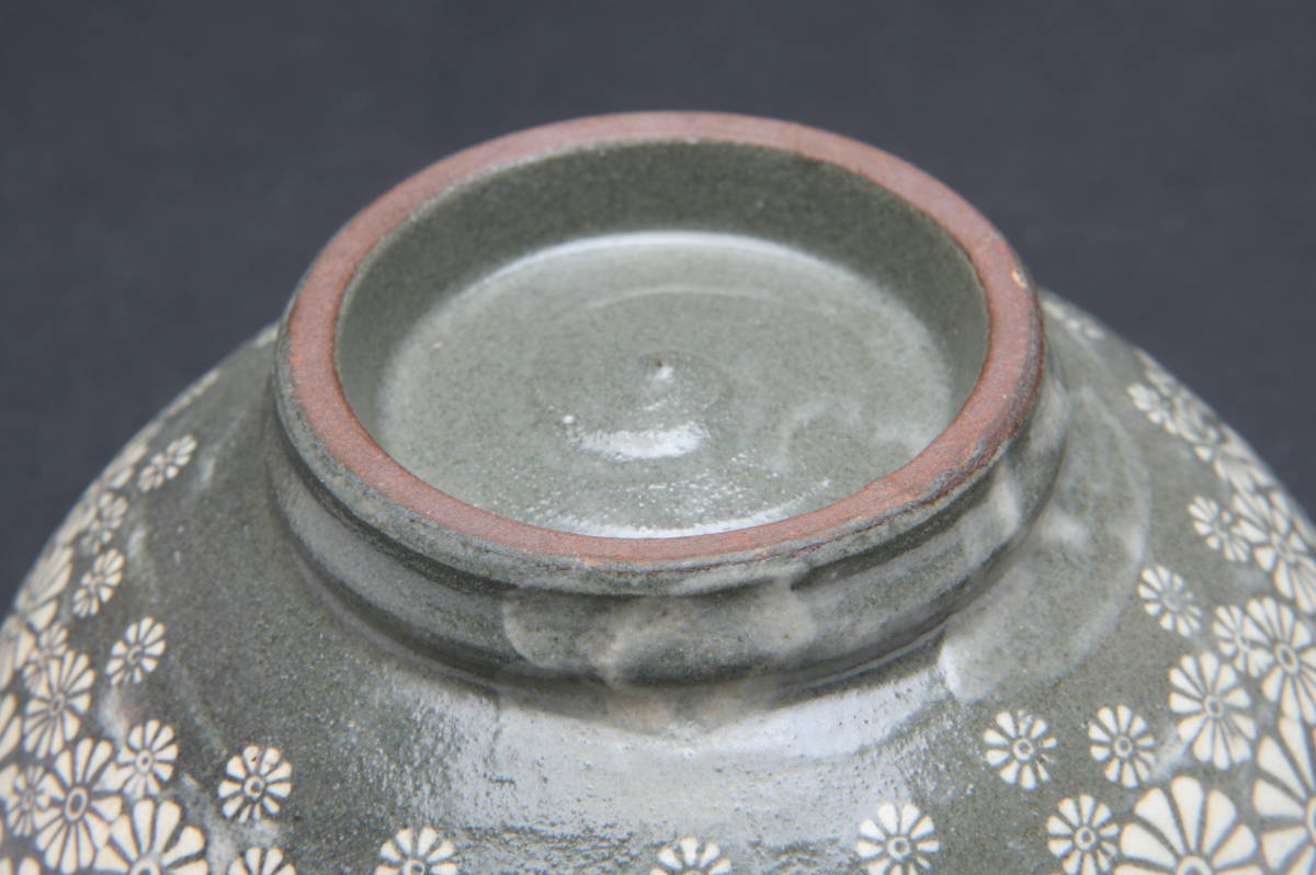 5372 収集家蔵出 新品未使用 韓國一 金海民窯 茶碗 茶道具 抹茶碗 印花文様 共箱の画像6