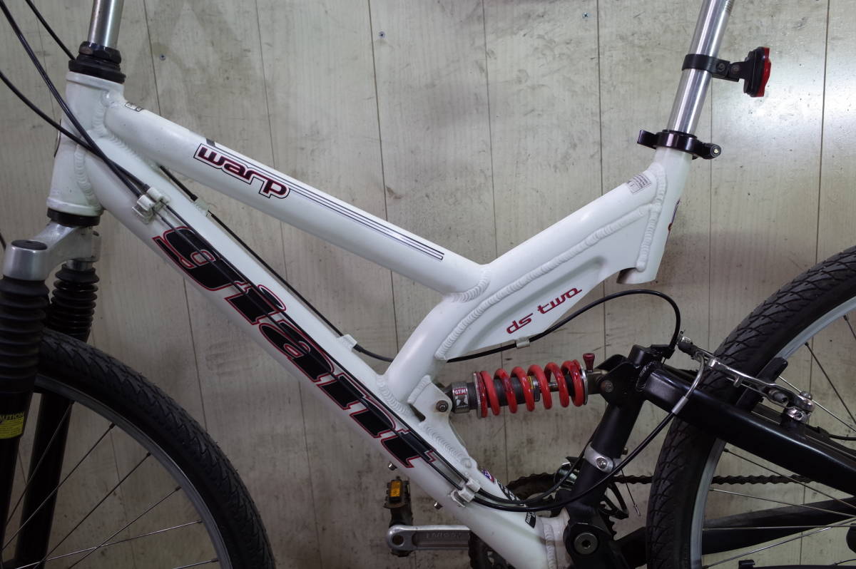 人気良品！GIANT WARP DS-2 26型 アルミ 21速 470mm W-サス付き MTB_画像5