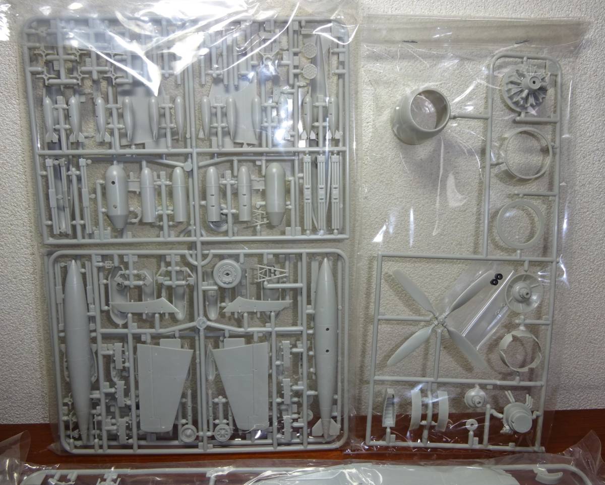 タミヤ　1/48　アメリカ海軍　艦上攻撃機　「ダグラス　A1‐H　スカイレイダー」　未組立品_画像3