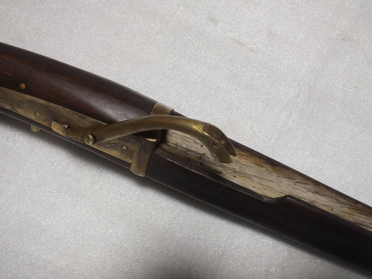  matchlock. gun floor horse on tube from .. moveable 36.8cm