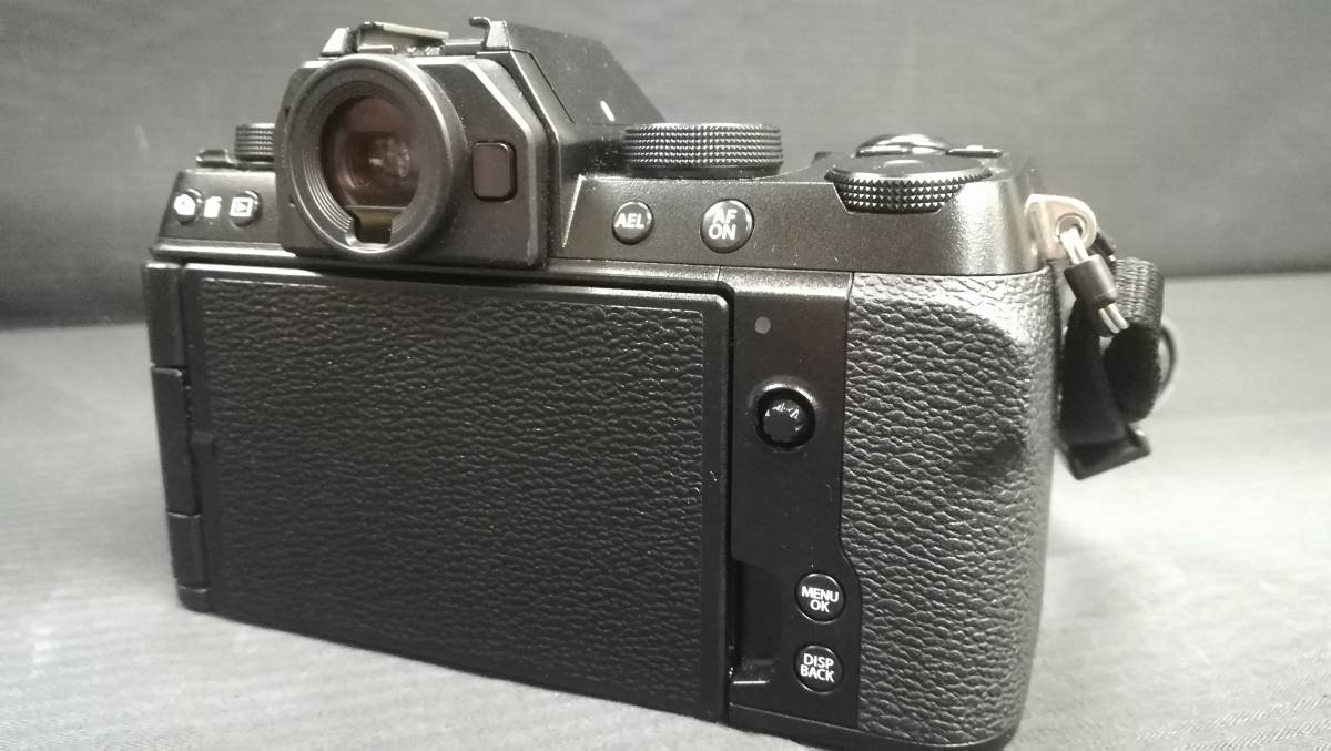 【美品♪】FUJIFILM 富士フィルム X-S10 ボディ 2610万画素 ミラーレス 一眼 カメラ/動作品　_画像4