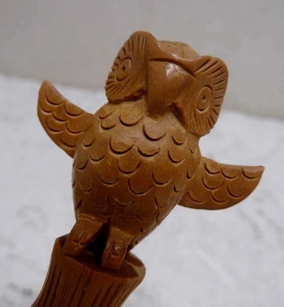 (☆BM)木製 幸福朗④SHIN OWL 木彫り 白檀 高さ14.8㎝ ふくろう 5羽 梟 ミミズク 動物 置物 オブジェ 縁起物 鳥 フクロウ 木彫り_画像2