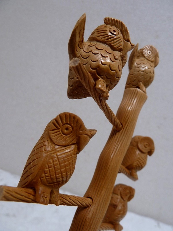 (☆BM)木製 幸福朗⑦SHIN OWL 木彫り 白檀 高さ14.8㎝ ふくろう 5羽 梟 ミミズク 動物 置物 オブジェ 縁起物 鳥 フクロウ 木彫り_画像6