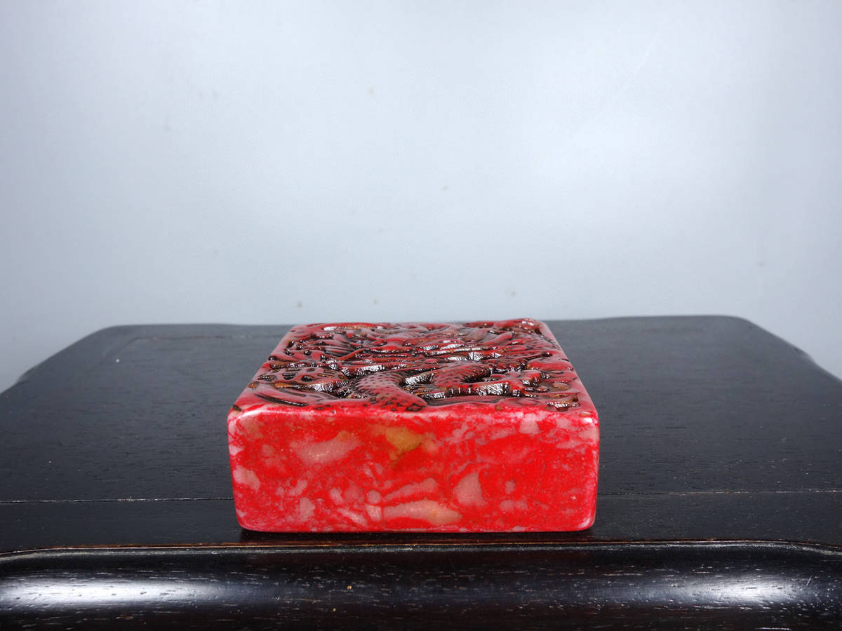 清・古寿山石・鶏血石彫・神龍獻瑞印章・箱付』極細工 置物古賞 清・古寿山石・鶏血石彫・神龍獻瑞印章・箱付』極細工 置物古賞