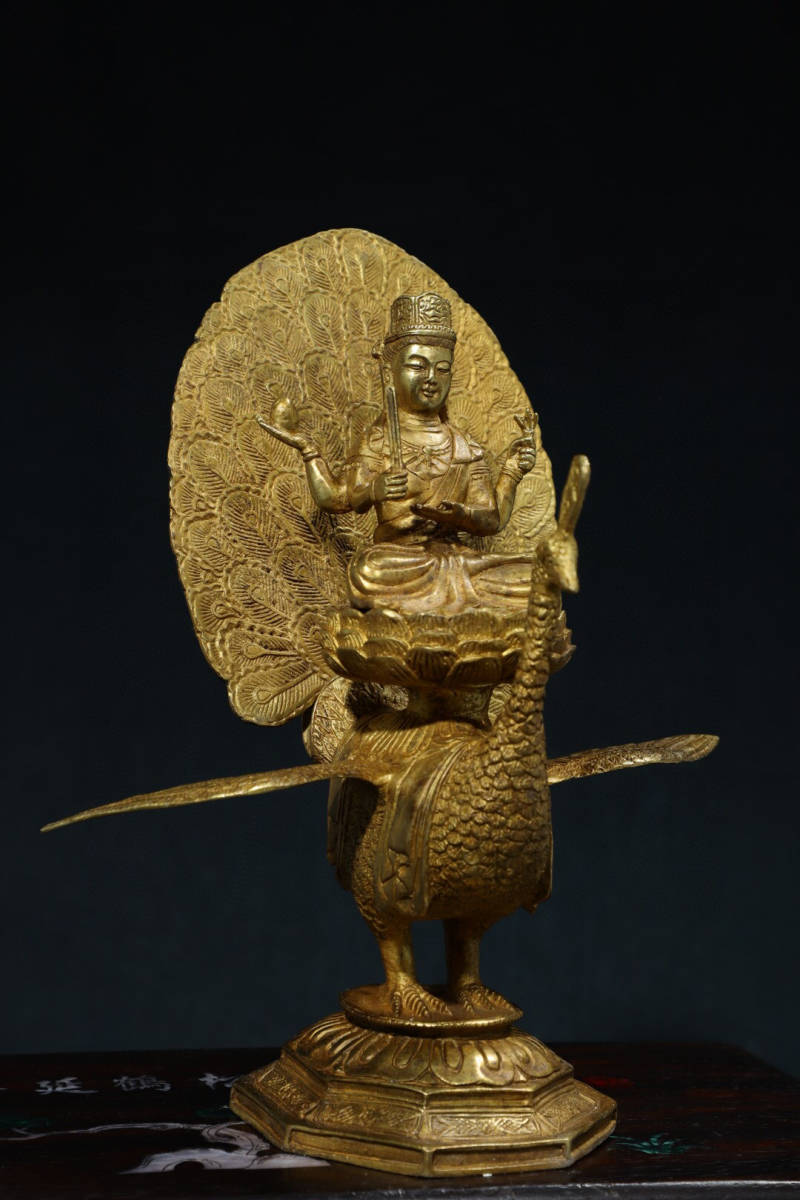 無料発送 『清・仏教古美術・古銅彫・塗金・孔雀明王像』極細工 置物