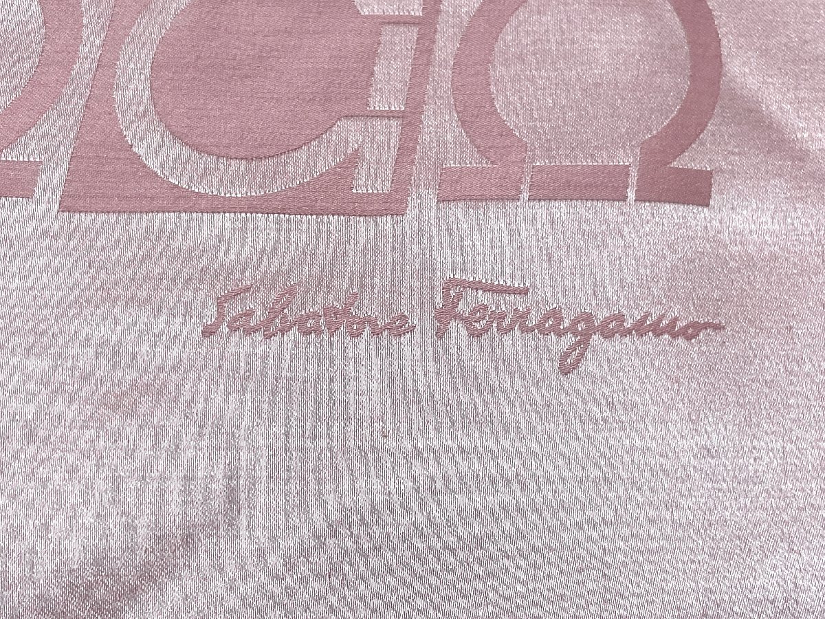 【良品】FERRAGAMO サルヴァトーレフェラガモ　ストール　ガンチーニ　シルク　ピンク100%_画像2