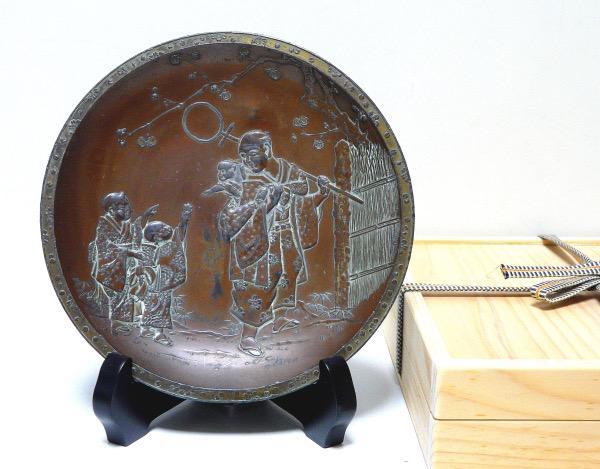 歳末バーゲン 明治期 ヨーロッパ里帰り 精密鋳造 古銅絵皿 「猿回し」真田緋も檜箱付き 1個
