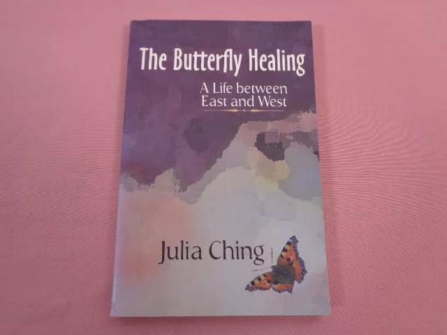 ★洋書　『 The Butterfly Healing　A Life between East and West 』　Julia Ching_画像1