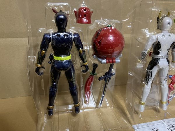 F1564 中古 説明書欠品 バンダイ ACPB01 仮面ライダー武神鎧武 ブラッドオレンジアームズ / AC08 斬月・真メロンエナジーアームズ_画像6