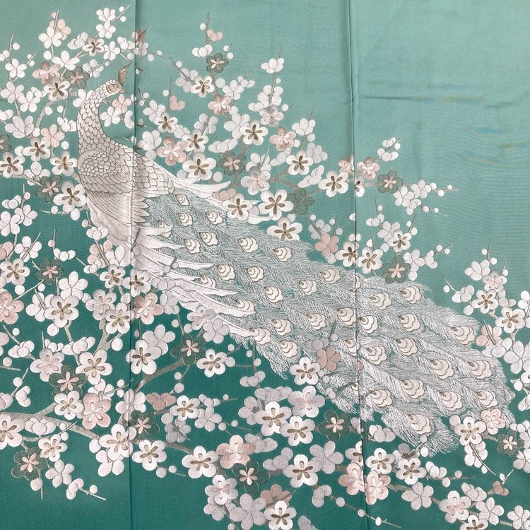 色留袖 刺繍 クジャク 鳥 花柄 梅 枝 家紋 ぼかし エメラルドグリーン 身丈170cm 裄丈67cm y168-2354037 【Y商品】和装 着物 12_画像7