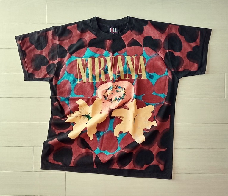 ★［ XL ］「NIRVANA *Heart Shaped Box Kurt Cobain ニルヴァーナ カートコバーン バンド ビンテージスタイル プリントTシャツ」新品の画像2