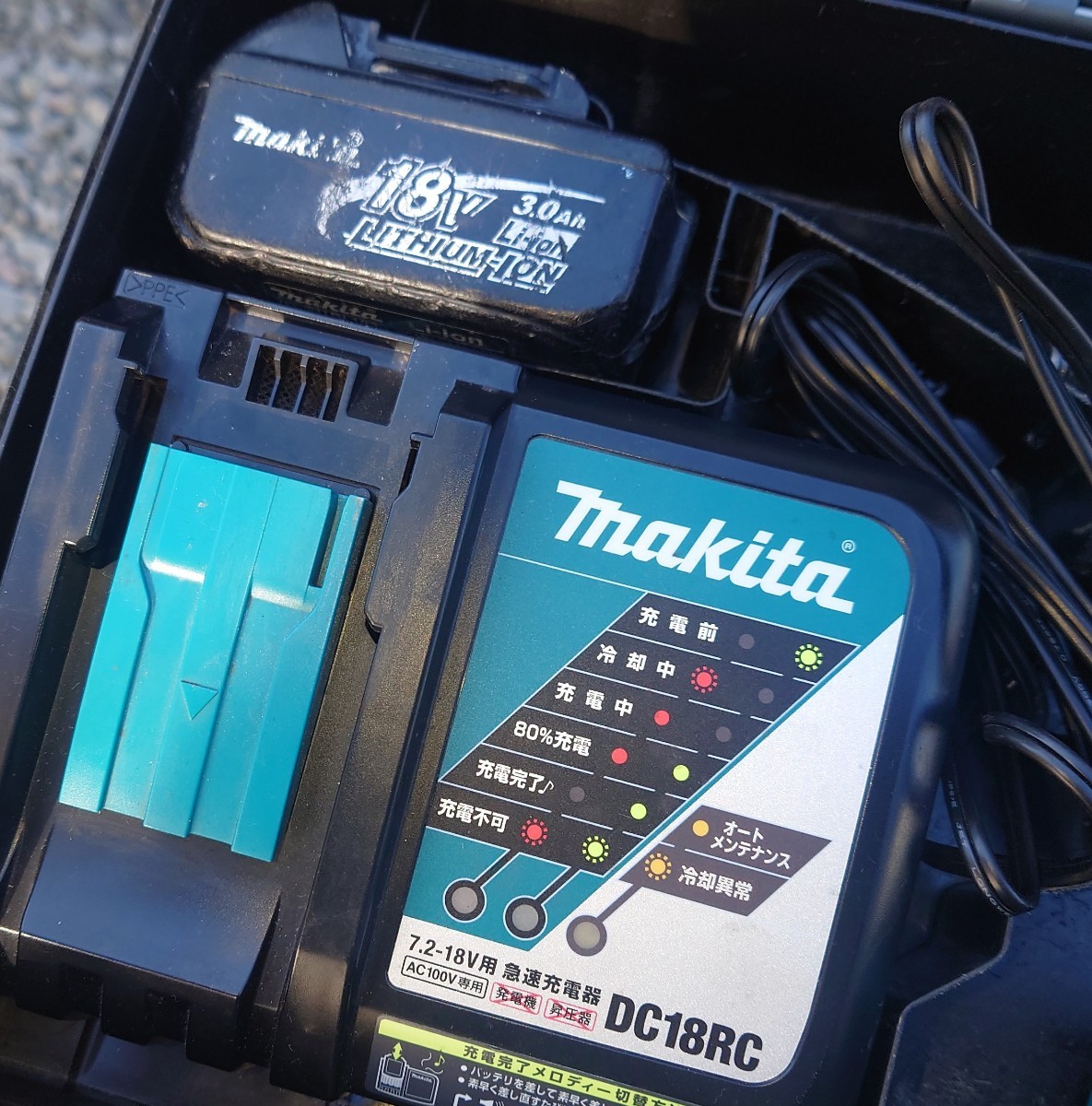 マキタ 18V インパクトレンチ TW285 ハウジング新品交換済み純正充電器　純正バッテリー1830 ケース付き　タイヤ交換に　中古 動作確認済 _画像9