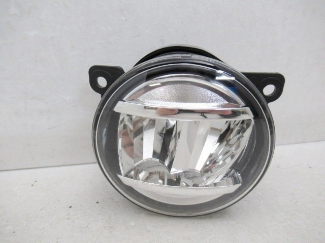 【良品】 三菱 アウトランダー GF7W 純正 右 フォグ LED KOITO 114-11092 (n090490)_画像1