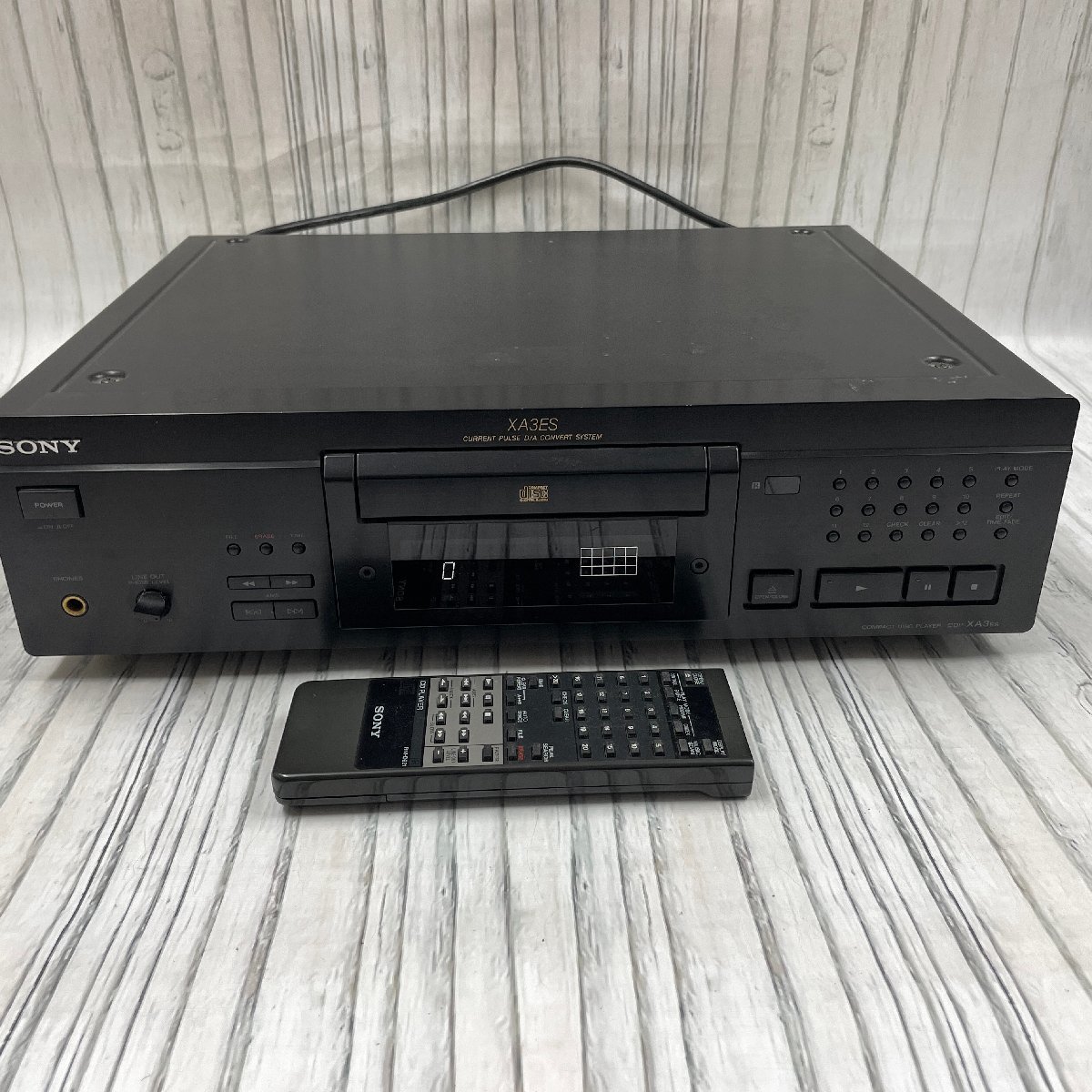 m002l URA 4 【1円～ SONY ソニー CDP-XA3ES CDプレーヤー ブラック 黒 オーディオ機器 通電OK リモコン不良_画像1
