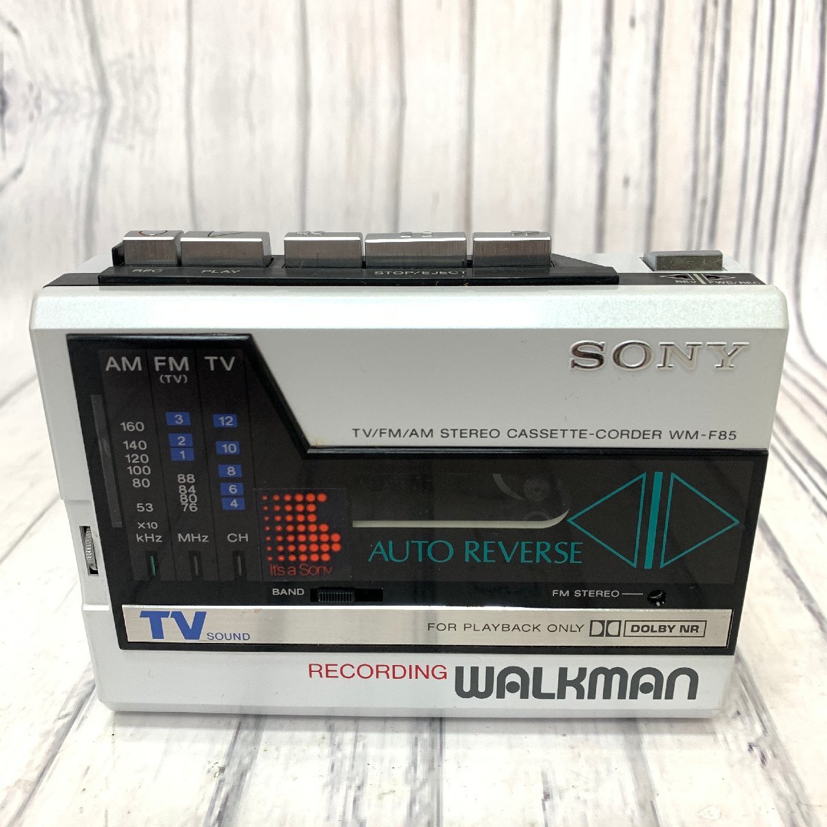 s001 A3.3 動作不明 ジャンク SONY ウォークマン TV FM AM ステレオカセットコーダー WM-F85 ソニー Walkman 専用ケース付き 保管品_画像2