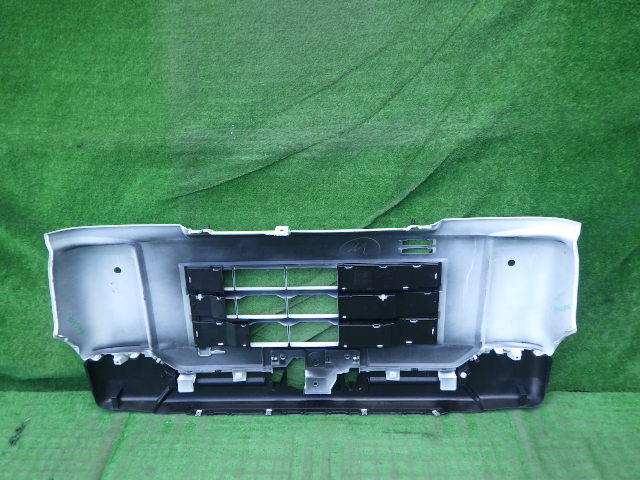 S700V S710V S700B ハイゼット カーゴ アトレー ピクシスバン サンバーバン 純正フロントバンパー インナー ロア グリル付 白 52119-B5220の画像4