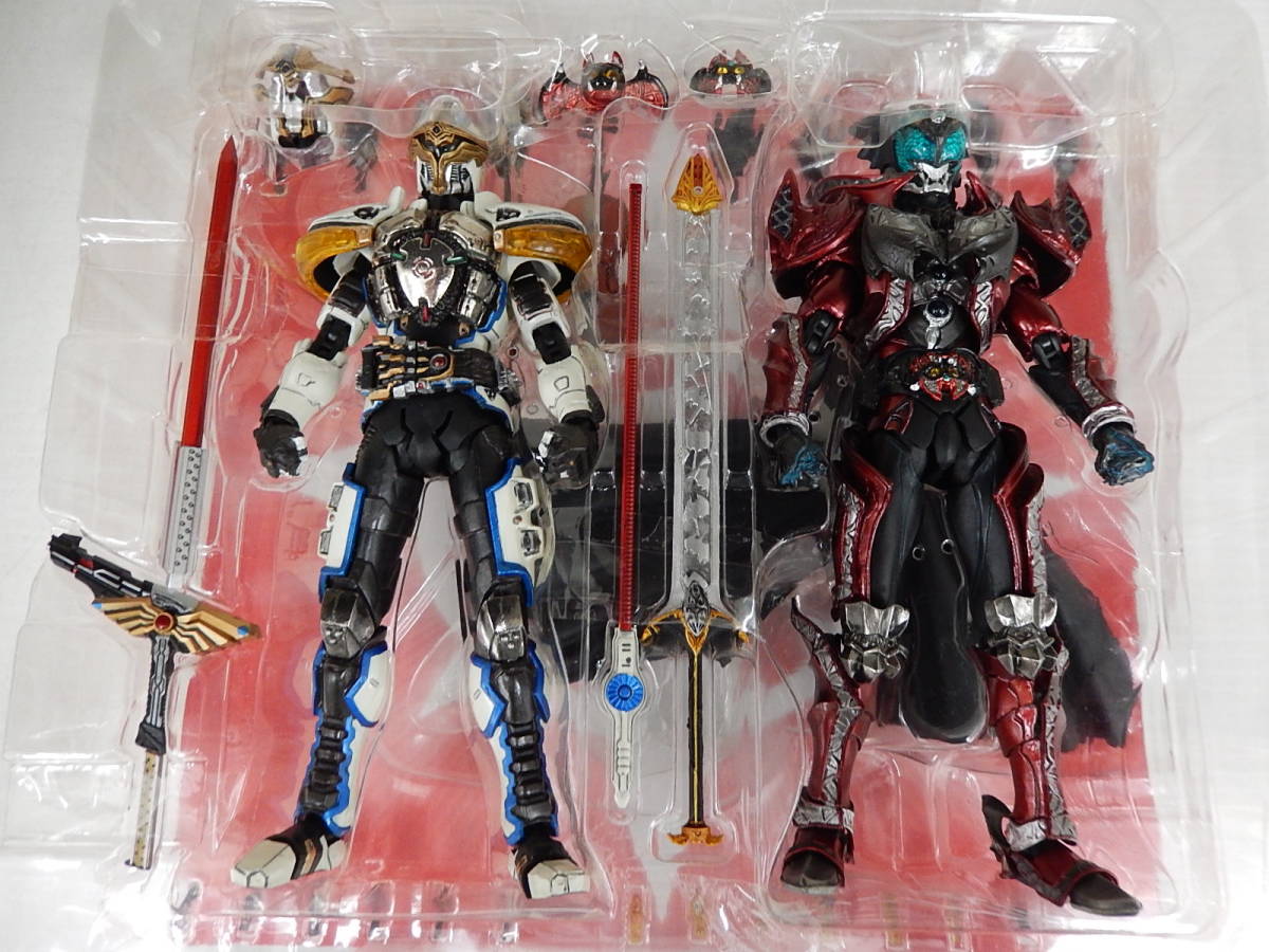 S.I.C. 仮面ライダーイクサ ＆仮面ライダーダークキバ　開封品_画像4