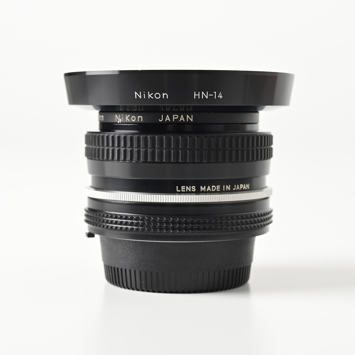 【美品】Nikon AI Nikkor 20mm F4 レンズフィルター・フード・レザーケース付 ニコン ニッコール 35mm判 一眼レフ_画像3