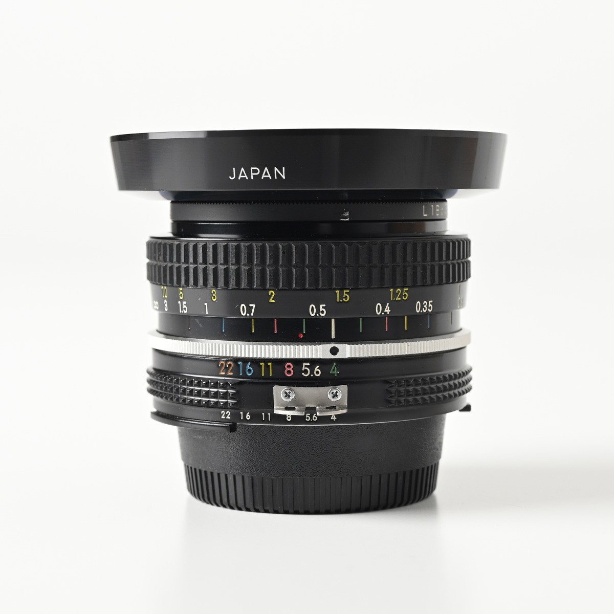 【美品】Nikon AI Nikkor 20mm F4 レンズフィルター・フード・レザーケース付 ニコン ニッコール 35mm判 一眼レフ_画像2