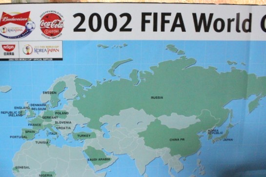 ▲は-910 FIFA ワールドカップ 2002 ポスター 中古 KOREA JAPAN 出場32ヵ国　地図　最大/約寸：縦52cm 横73cm_画像3
