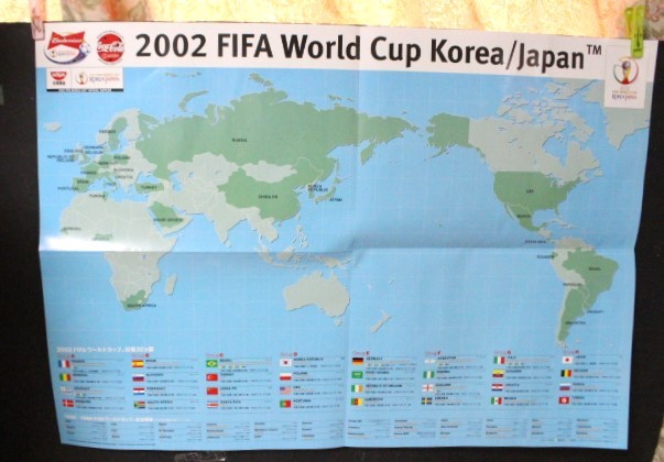 ▲は-910 FIFA ワールドカップ 2002 ポスター 中古 KOREA JAPAN 出場32ヵ国　地図　最大/約寸：縦52cm 横73cm_画像2